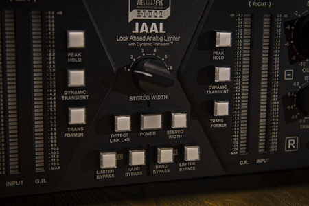 HUM LAAL - Look Ahead Analog Limiter